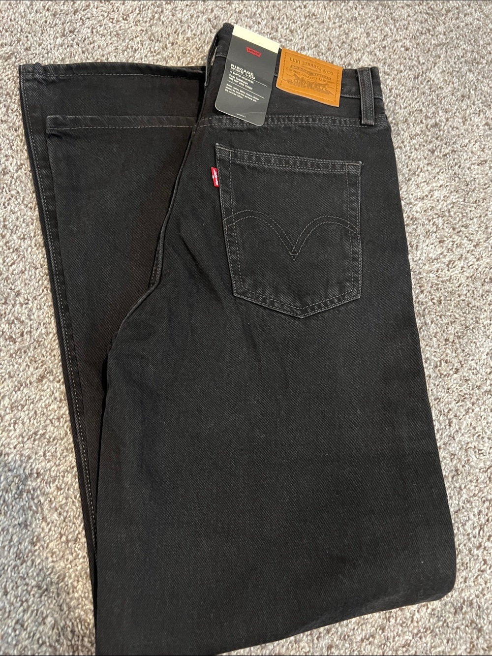 NWT- Levi's Women Black Straight Jeans, 28x32